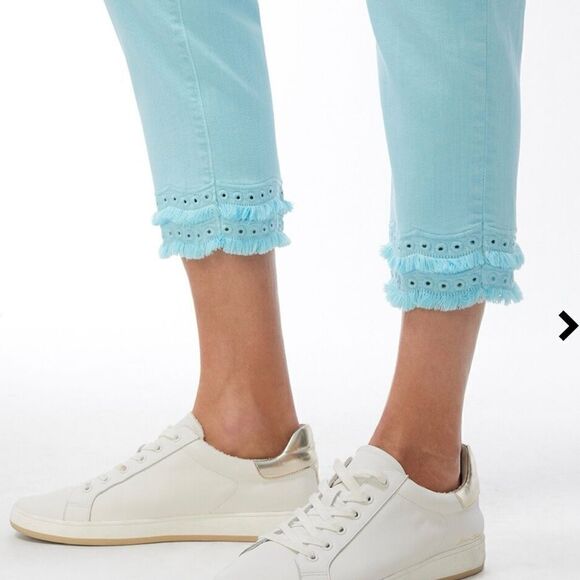 Chicos size 4 so slimming girlfriend slim leg crop pants - Picture 3 of 12